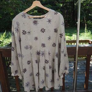 Gudrun Sjödén women’s linen lg top. Never been worn.